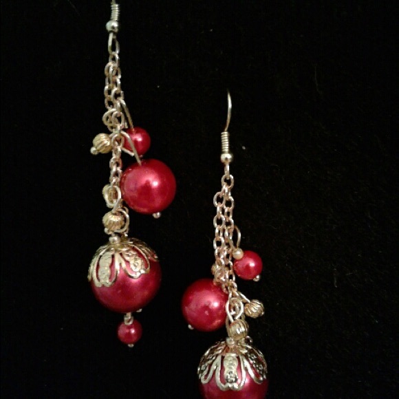Matching red and gold earrings and necklace - Picture 1 of 3